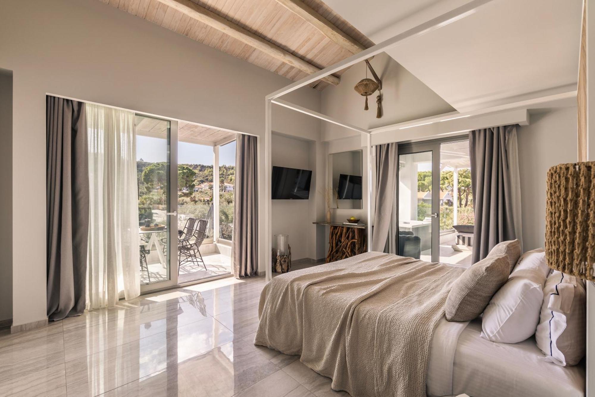 Blue Carpet Luxury Suites Pefkochori Exterior photo